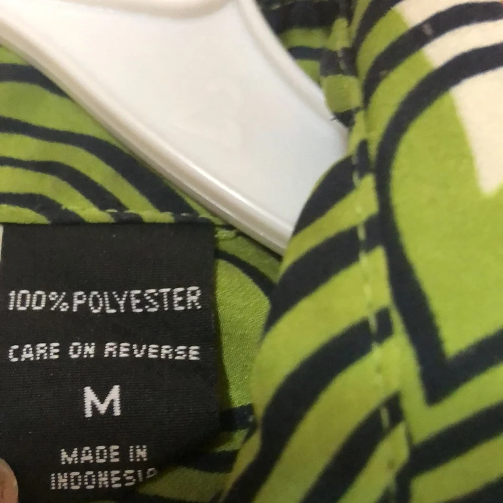 Green patterned NY and Co shirt. Women’s Medium - Picture 5 of 5